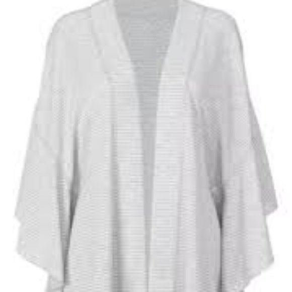 Cabi Style #5846  ATC Cape - Picture 3 of 3